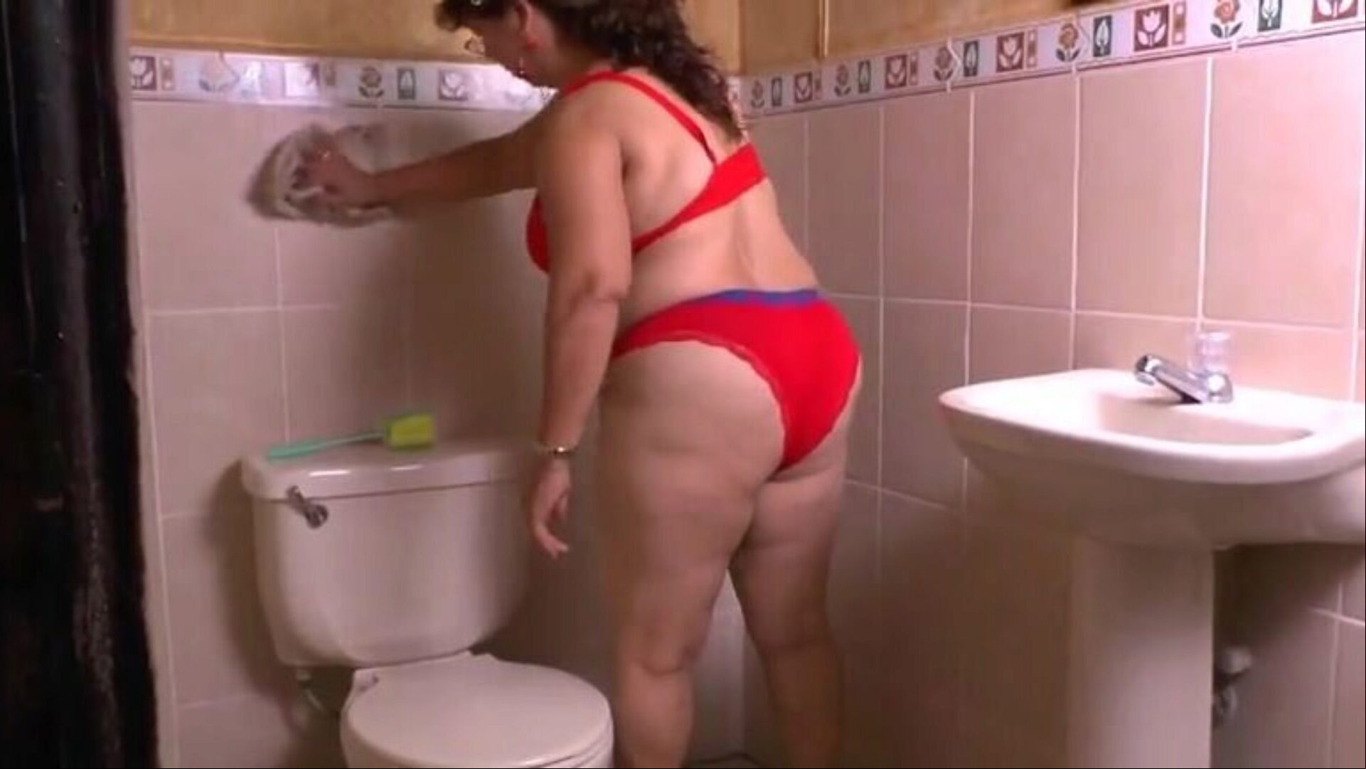 Granny Maribel's cleaning turns into a getting off festival